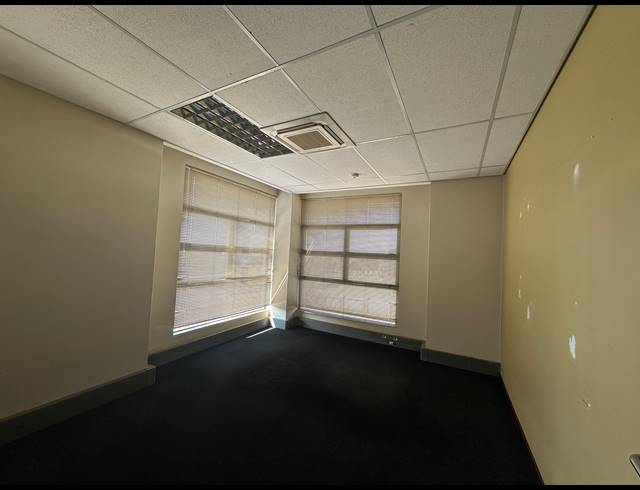 432M² OFFICE TO LET IN ECO PARK ESTATE
